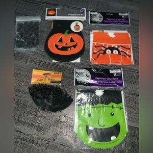 Halloween Goodie Baggies and plastic bats
55 plastic baggies, 12 plastic bats